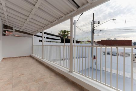 Casa para alugar com 182m², 2 quartos e 1 vaga Casa para alugar com 182m², 2 quartos e 1 vagaVaranda