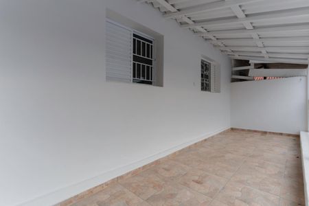 Casa para alugar com 182m², 2 quartos e 1 vaga Casa para alugar com 182m², 2 quartos e 1 vagaVaranda
