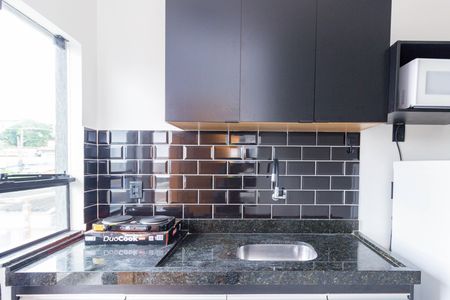 Cozinha de apartamento para alugar com 1 quarto, 18m² em Vila Carolina, São Paulo