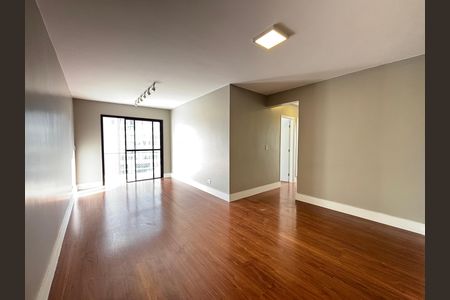 Sala de apartamento para alugar com 3 quartos, 76m² em Vila Olímpia, São Paulo