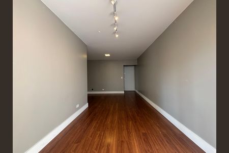 Sala de apartamento para alugar com 3 quartos, 76m² em Vila Olímpia, São Paulo