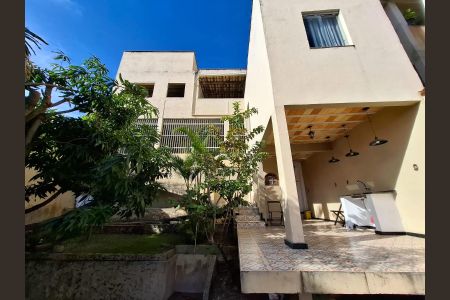 Casa à venda com 360m², 3 quartos e 2 vagas