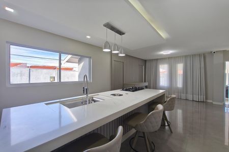 Casa à venda com 479m², 3 quartos e 3 vagas Casa à venda com 479m², 3 quartos e 3 vagasCozinha