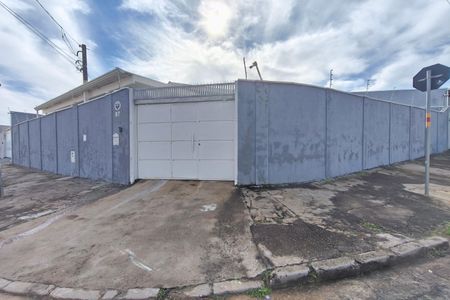 Casa à venda com 479m², 3 quartos e 3 vagas Casa à venda com 479m², 3 quartos e 3 vagasFachada