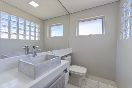 Casa à venda com 479m², 3 quartos e 3 vagas Casa à venda com 479m², 3 quartos e 3 vagasBanheiro de serviço
