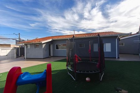 Casa à venda com 479m², 3 quartos e 3 vagas Casa à venda com 479m², 3 quartos e 3 vagasQuintal