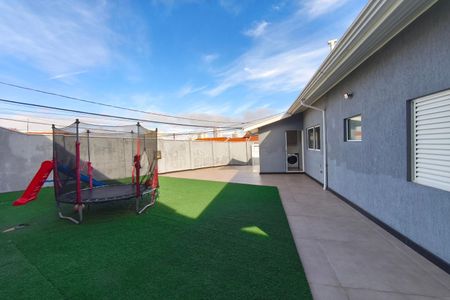 Casa à venda com 479m², 3 quartos e 3 vagas Casa à venda com 479m², 3 quartos e 3 vagasQuintal