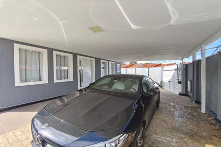 Casa à venda com 479m², 3 quartos e 3 vagas Casa à venda com 479m², 3 quartos e 3 vagasQuintal - Garagem