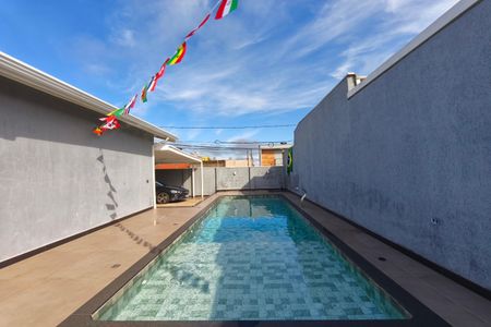 Casa à venda com 479m², 3 quartos e 3 vagas Casa à venda com 479m², 3 quartos e 3 vagasQuintal - Piscina