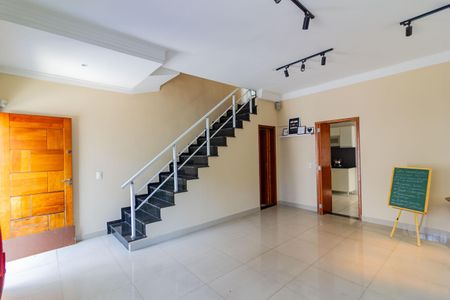 Casa para alugar com 105m², 3 quartos e 2 vagas Casa para alugar com 105m², 3 quartos e 2 vagasSala