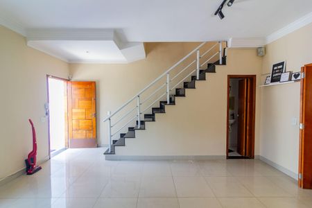 Casa para alugar com 105m², 3 quartos e 2 vagas Casa para alugar com 105m², 3 quartos e 2 vagasSala