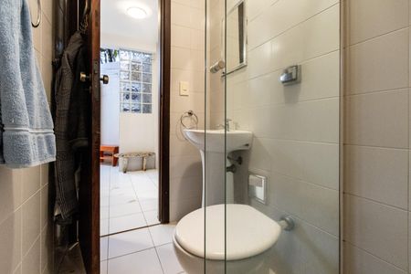 Casa para alugar com 550m², 4 quartos e 4 vagas Casa para alugar com 550m², 4 quartos e 4 vagasBanheiro de Serviço