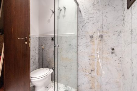 Casa para alugar com 550m², 4 quartos e 4 vagas Casa para alugar com 550m², 4 quartos e 4 vagasEdicula - Quarto 2 - Banheiro