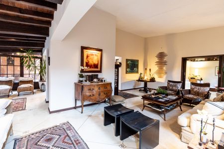 Casa para alugar com 550m², 4 quartos e 4 vagas Casa para alugar com 550m², 4 quartos e 4 vagasSala