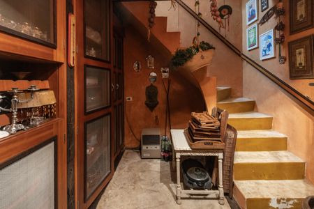 Casa para alugar com 550m², 4 quartos e 4 vagas Casa para alugar com 550m², 4 quartos e 4 vagasAdega