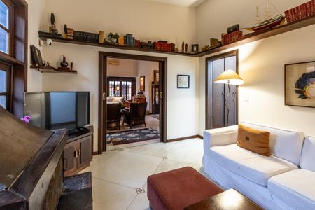 Casa para alugar com 550m², 4 quartos e 4 vagas Casa para alugar com 550m², 4 quartos e 4 vagasSala de TV