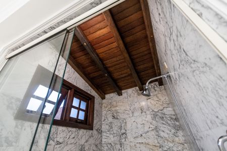 Casa para alugar com 550m², 4 quartos e 4 vagas Casa para alugar com 550m², 4 quartos e 4 vagasQuarto 1 - Banheiro da Suite
