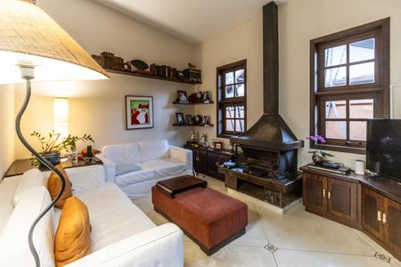 Casa para alugar com 550m², 4 quartos e 4 vagas Casa para alugar com 550m², 4 quartos e 4 vagasSala de TV
