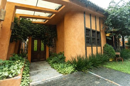 Casa para alugar com 550m², 4 quartos e 4 vagas Casa para alugar com 550m², 4 quartos e 4 vagasFachada da Casa