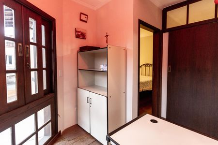 Casa para alugar com 550m², 4 quartos e 4 vagas Casa para alugar com 550m², 4 quartos e 4 vagasEdicula - Hall dos quartos