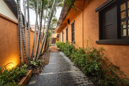 Casa para alugar com 550m², 4 quartos e 4 vagas Casa para alugar com 550m², 4 quartos e 4 vagasCorredor Lateral