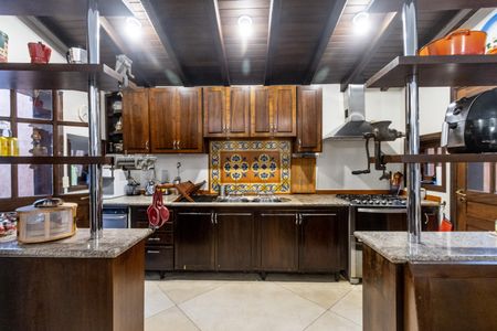 Casa para alugar com 550m², 4 quartos e 4 vagas Casa para alugar com 550m², 4 quartos e 4 vagasCozinha