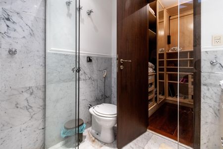 Casa para alugar com 550m², 4 quartos e 4 vagas Casa para alugar com 550m², 4 quartos e 4 vagasEdicula - Quarto 1 - Banheiro