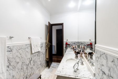 Casa para alugar com 550m², 4 quartos e 4 vagas Casa para alugar com 550m², 4 quartos e 4 vagasQuarto 1 - Banheiro da Suite