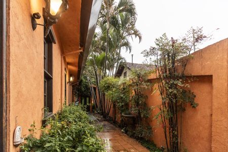 Casa para alugar com 550m², 4 quartos e 4 vagas Casa para alugar com 550m², 4 quartos e 4 vagasCorredor Lateral