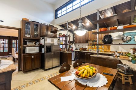 Casa para alugar com 550m², 4 quartos e 4 vagas Casa para alugar com 550m², 4 quartos e 4 vagasCozinha