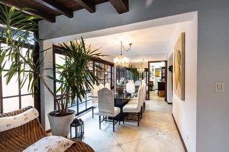 Casa para alugar com 550m², 4 quartos e 4 vagas Casa para alugar com 550m², 4 quartos e 4 vagasSala