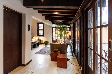 Casa para alugar com 550m², 4 quartos e 4 vagas Casa para alugar com 550m², 4 quartos e 4 vagasSala