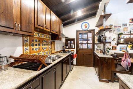 Casa para alugar com 550m², 4 quartos e 4 vagas Casa para alugar com 550m², 4 quartos e 4 vagasCozinha