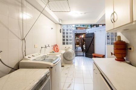 Casa para alugar com 550m², 4 quartos e 4 vagas Casa para alugar com 550m², 4 quartos e 4 vagasÁrea de Serviço