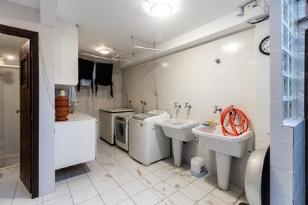 Casa para alugar com 550m², 4 quartos e 4 vagas Casa para alugar com 550m², 4 quartos e 4 vagasÁrea de Serviço