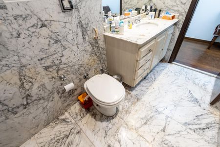 Casa para alugar com 550m², 4 quartos e 4 vagas Casa para alugar com 550m², 4 quartos e 4 vagasBanheiro do Corredor