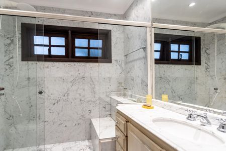 Casa para alugar com 550m², 4 quartos e 4 vagas Casa para alugar com 550m², 4 quartos e 4 vagasEdicula - Quarto 2 - Banheiro