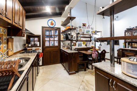 Casa para alugar com 550m², 4 quartos e 4 vagas Casa para alugar com 550m², 4 quartos e 4 vagasCozinha
