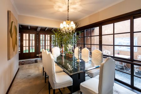 Casa para alugar com 550m², 4 quartos e 4 vagas Casa para alugar com 550m², 4 quartos e 4 vagasSala