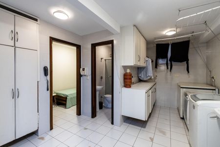 Casa para alugar com 550m², 4 quartos e 4 vagas Casa para alugar com 550m², 4 quartos e 4 vagasÁrea de Serviço