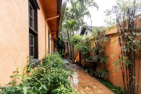 Casa para alugar com 550m², 4 quartos e 4 vagas Casa para alugar com 550m², 4 quartos e 4 vagasCorredor Lateral