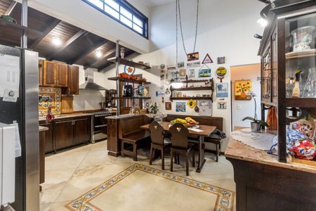 Casa para alugar com 550m², 4 quartos e 4 vagas Casa para alugar com 550m², 4 quartos e 4 vagasCozinha
