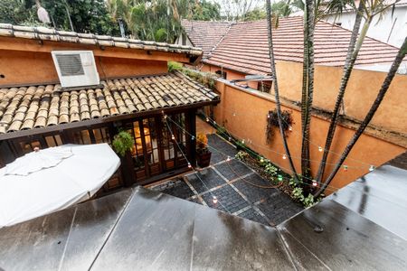 Casa para alugar com 550m², 4 quartos e 4 vagas Casa para alugar com 550m², 4 quartos e 4 vagasEdicula - Vista do Jardim