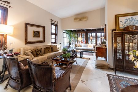 Casa para alugar com 550m², 4 quartos e 4 vagas Casa para alugar com 550m², 4 quartos e 4 vagasSala