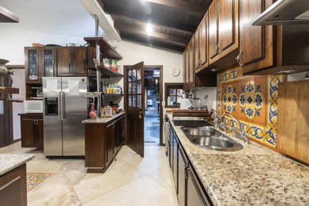 Casa para alugar com 550m², 4 quartos e 4 vagas Casa para alugar com 550m², 4 quartos e 4 vagasCozinha