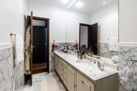 Casa para alugar com 550m², 4 quartos e 4 vagas Casa para alugar com 550m², 4 quartos e 4 vagasQuarto 1 - Banheiro da Suite