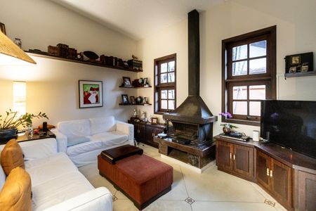 Casa para alugar com 550m², 4 quartos e 4 vagas Casa para alugar com 550m², 4 quartos e 4 vagasSala de TV