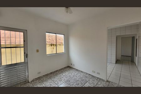 Sala de casa de condomínio para alugar com 2 quartos, 65m² em Vila Ursulina, Itaquaquecetuba