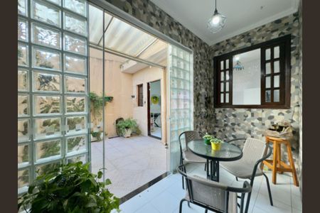 Casa à venda com 150m², 3 quartos e 2 vagas