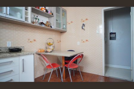 Cozinha  de apartamento à venda com 3 quartos, 89m² em São João, Porto Alegre